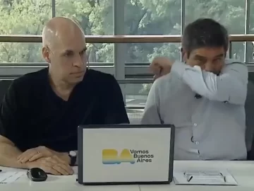 Coronavirus: explicaba cómo evitar el contagio, pero Larreta cometió un blooper de película Coronavirus: explicaba cómo evitar el contagio, pero Larreta cometió un blooper de película