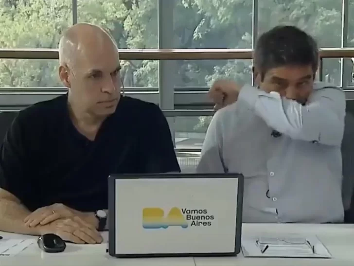 Coronavirus: explicaba cómo evitar el contagio, pero Larreta cometió un blooper de película Coronavirus: explicaba cómo evitar el contagio, pero Larreta cometió un blooper de película