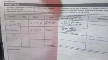 Le dieron 2 dosis de diferentes vacunas: “Tengo miedo, me pregunto si me voy a morir” Le dieron 2 dosis de diferentes vacunas: “Tengo miedo, me pregunto si me voy a morir”