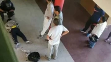 No aprobó una materia, volvió al colegio con un cuchillo y atacó a la vicedirectora No aprobó una materia, volvió al colegio con un cuchillo y atacó a la vicedirectora