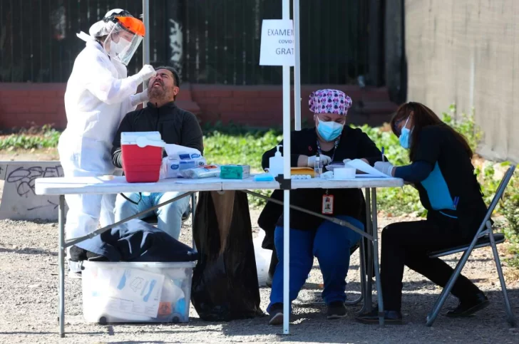 Científicos aconsejan que el aislamiento de diez días se reduzca a la mitad Científicos aconsejan que el aislamiento de diez días se reduzca a la mitad