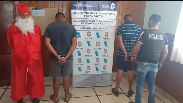 Policía se disfrazó de Papá Noel para detener a un joven que era buscado desde septiembre