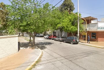 Chocó con la puerta abierta de un auto estacionado y terminó fracturada Chocó con la puerta abierta de un auto estacionado y terminó fracturada