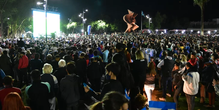 Lejos del estadio pero con la misma euforia Lejos del estadio pero con la misma euforia