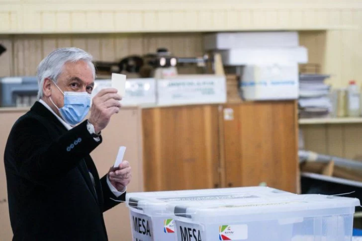 Dura derrota de Piñera en las elecciones de Chile: el oficialismo se impuso en una sola región