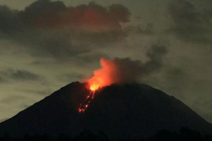Se elevó a 34 el número muertos por la erupción del volcán Semeru de Indonesia