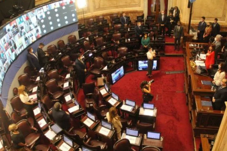 Se convirtieron en ley la rebaja al impuesto de Ganancias y la modificación al Monotributo