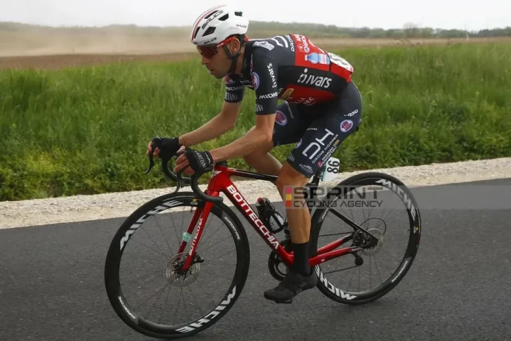 Sepúlveda y Richeze completaron la octava jornada en el Giro