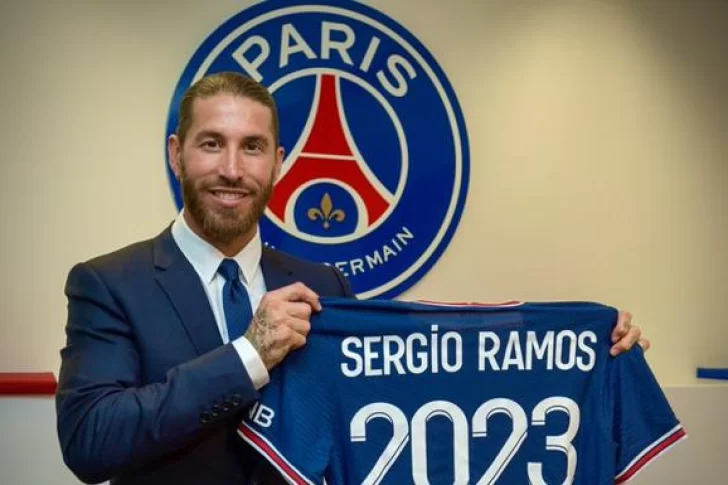 Sergio Ramos fue presentado oficialmente en el PSG