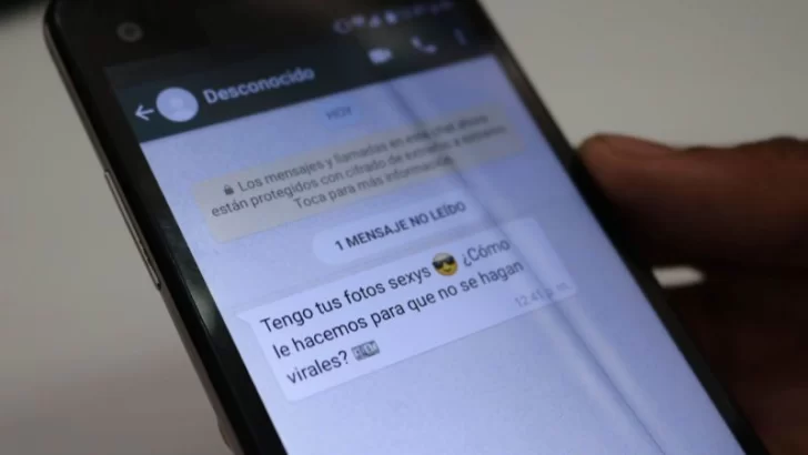 Denunciaron por sextorsión a un muchacho que le pedía $50.000 a una docente para no divulgar fotos íntimas Denunciaron por sextorsión a un muchacho que le pedía $50.000 a una docente para no divulgar fotos íntimas