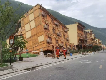 Al menos, ya son 46 muertos tras un potente terremoto en Sichuan, al suroeste de China Al menos, ya son 46 muertos tras un potente terremoto en Sichuan, al suroeste de China