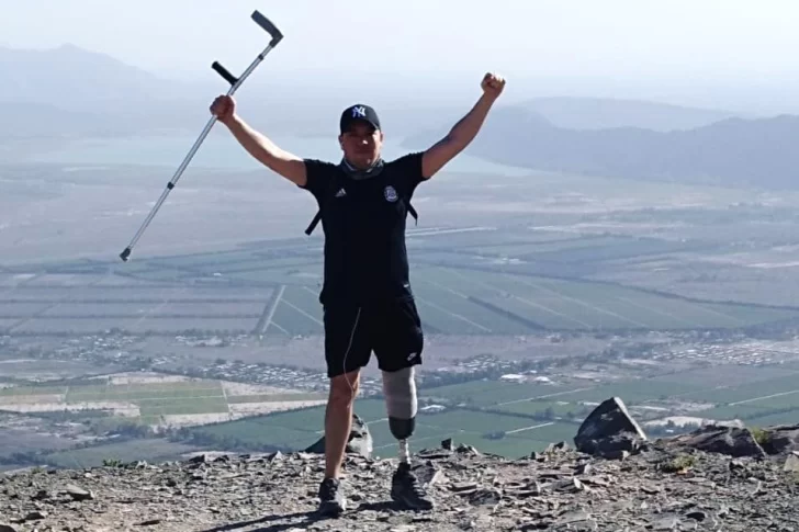 Perdió una pierna y una prótesis cambió su vida: hace deporte y ascendió las Sierras Azules