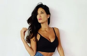 Silvina Escudero mostró uno de sus tips de belleza con una colaless negra “atrapante”