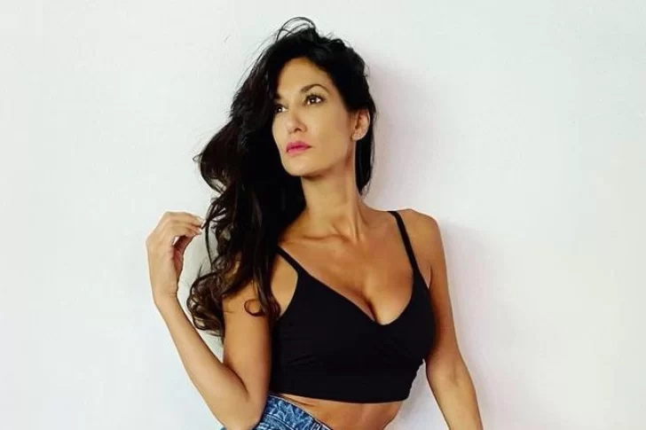 Silvina Escudero mostró uno de sus tips de belleza con una colaless negra “atrapante”