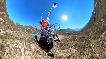 Momento desesperante: se enredó con el paracaídas y se salvó de milagro Momento desesperante: se enredó con el paracaídas y se salvó de milagro