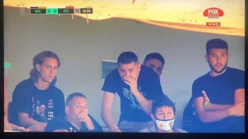 Hijo de Riquelme llegó de Cancún con alumnos contagiados, no se aisló y estuvo en La Bombonera