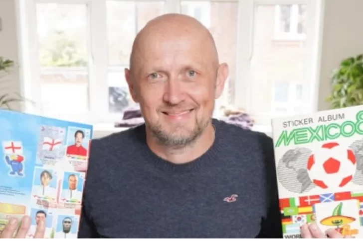 Un fanático inglés completó todos los álbumes de los mundiales desde 1974