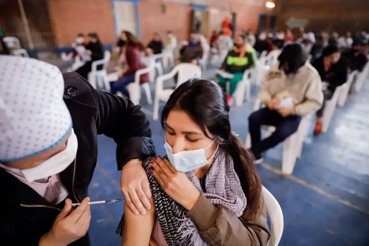 Nación evalúa aplicar la vacuna Sinopharm en niños de 3 a 17 años
