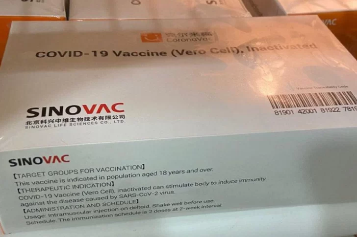 Uruguay: tiran a la basura 800 dosis de vacuna Sinovac por no refrigerarlas