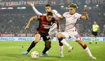 Newell´s y San Lorenzo, sin luces y sin fútbol, aburrieron con un 0-0 Newell´s y San Lorenzo, sin luces y sin fútbol, aburrieron con un 0-0