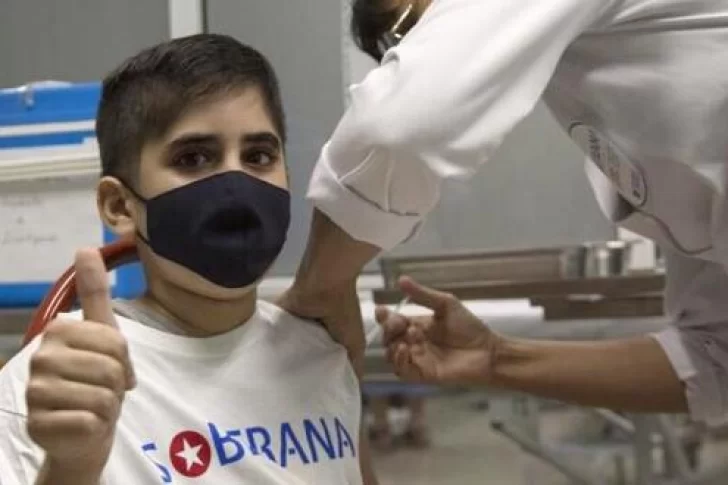 Cuba aprobó el uso de emergencia de su vacuna Soberana en menores de 18 a 2 años
