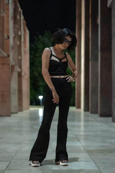 Una artista con luz verde