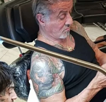 Stallone borró la cara de su mujer y se hizo tatuar la de un perro Stallone borró la cara de su mujer y se hizo tatuar la de un perro