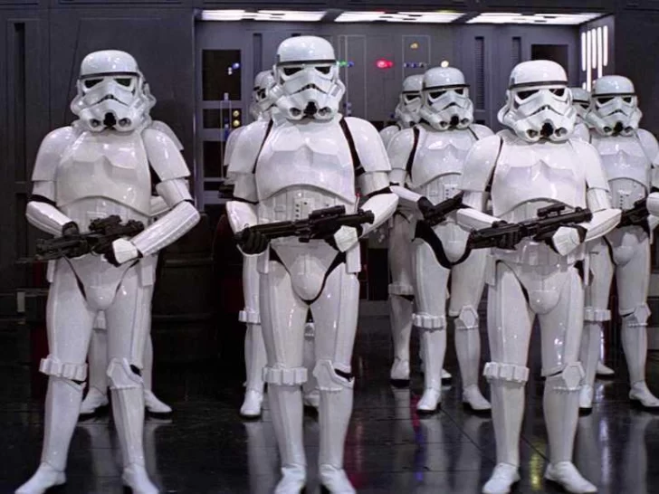 “Stormtroopers” contra el coronavirus: fumigadores chinos se vuelven virales “Stormtroopers” contra el coronavirus: fumigadores chinos se vuelven virales