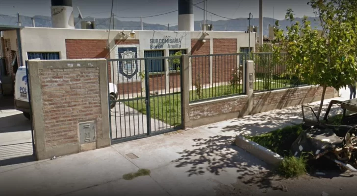 Terminó a las piñas con un hombre cuyo perro atacó a su gato en la puerta de su casa Terminó a las piñas con un hombre cuyo perro atacó a su gato en la puerta de su casa