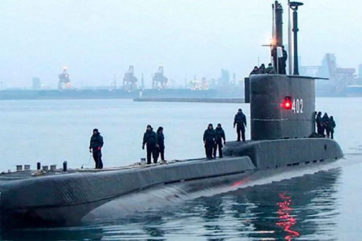 Indonesia da por hundido el submarino desaparecido luego de hallar restos del sumergible
