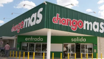 Lo detuvieron por salir del súper sin pagar 96 cervezas, una caja de fernet y otra de vino Lo detuvieron por salir del súper sin pagar 96 cervezas, una caja de fernet y otra de vino