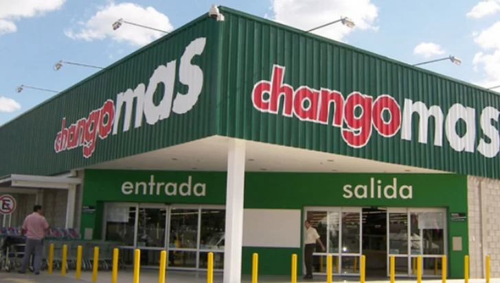 Lo detuvieron por salir del súper sin pagar 96 cervezas, una caja de fernet y otra de vino Lo detuvieron por salir del súper sin pagar 96 cervezas, una caja de fernet y otra de vino