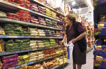 Las ventas en supermercados anotaron en agosto la quinta caída mensual consecutiva Las ventas en supermercados anotaron en agosto la quinta caída mensual consecutiva