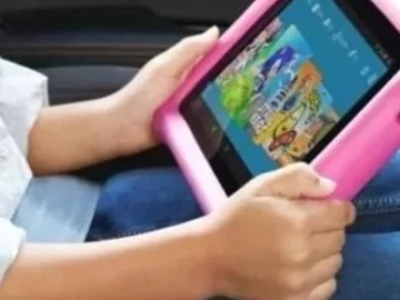 Entre tres le robaron la tablet a una nena y detuvieron a uno