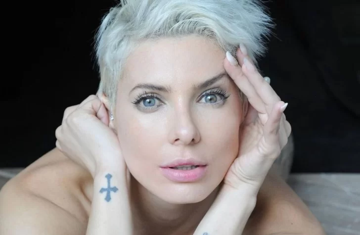 Tamara Bella posó en microbikini sin photoshop y mostró un íntimo tatuaje