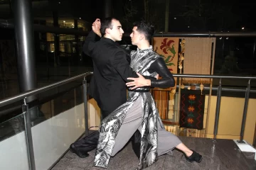 El 2×4 abre el abrazo El 2×4 abre el abrazo