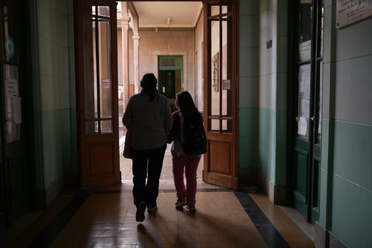 El profesor de la polémica por el cuento “Canelones” renunció a todos sus cargos