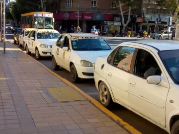 Aumenta un 30% la tarifa para viajar en taxi en San Juan: los nuevos valores Aumenta un 30% la tarifa para viajar en taxi en San Juan: los nuevos valores