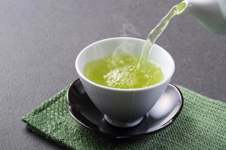 Para qué sirve el té verde: sus beneficios para la salud