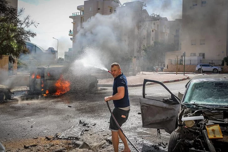 El Gobierno ordenó activar de manera “urgente” un plan para repatriar argentinos de Israel