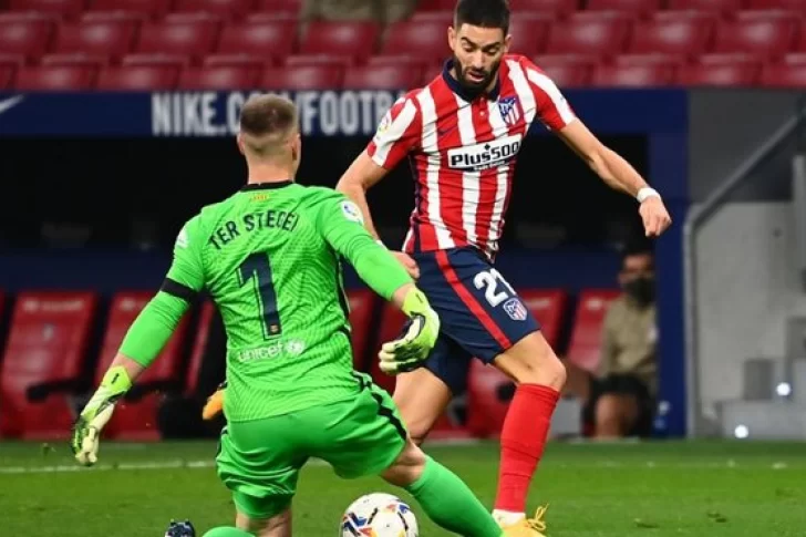 Simeone le ganó el duelo a Messi