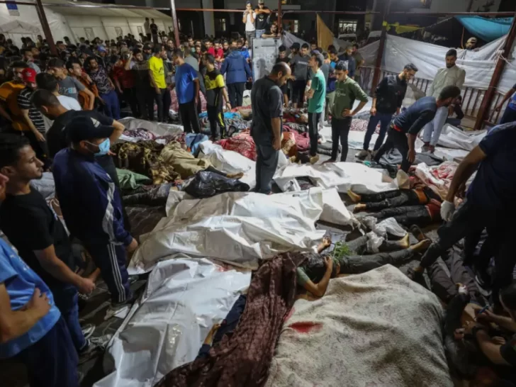 Un bombardeo en un hospital de Gaza dejó cientos de muertos y heridos Un bombardeo en un hospital de Gaza dejó cientos de muertos y heridos