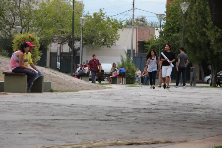 Fracasó el “tetazo” en San Juan: hubo más policías que carteles y manifestantes