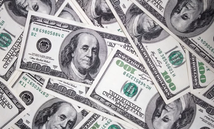 El dólar blue tuvo un descenso de tres pesos El dólar blue tuvo un descenso de tres pesos