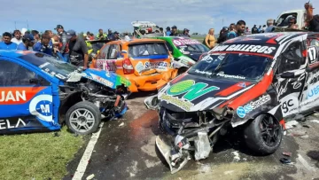 Facundo Della Motta protagonizó un fuerte choque en la largada de la Clase 2 del TN Facundo Della Motta protagonizó un fuerte choque en la largada de la Clase 2 del TN