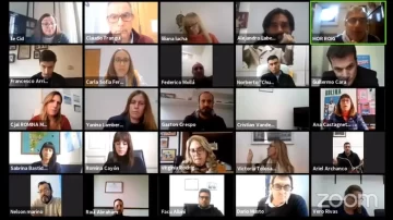 A lo Marcelo Orrego, Tolosa Paz protagonizó un “incidente” en plena sesión virtual A lo Marcelo Orrego, Tolosa Paz protagonizó un “incidente” en plena sesión virtual