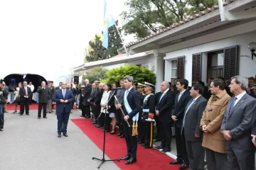 Uñac pidió emular a los próceres en el inicio de los festejos patrios Uñac pidió emular a los próceres en el inicio de los festejos patrios