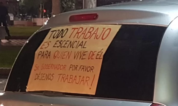 Con bocinas, banderas y carteles, sanjuaninos protestaron por la nueva cuarentena Con bocinas, banderas y carteles, sanjuaninos protestaron por la nueva cuarentena