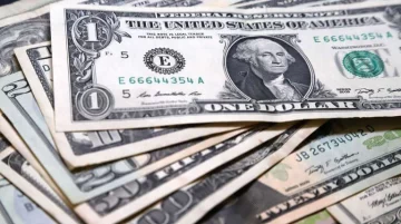 El dólar oficial trepó 45 centavos y el blue se negoció sin cambios