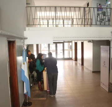 Ingería alcohol en la vereda, comenzó a discutir con una vecina y la atacó con un palo Ingería alcohol en la vereda, comenzó a discutir con una vecina y la atacó con un palo